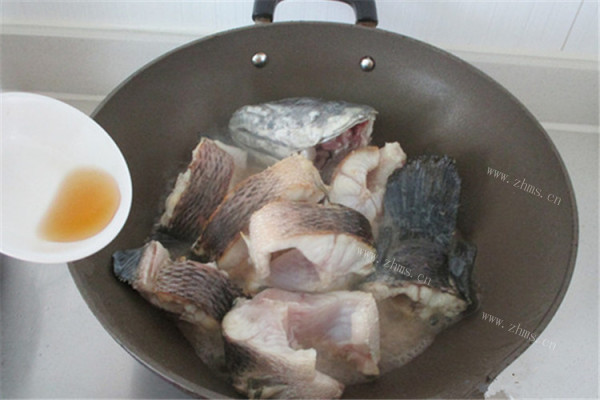 想喝黑鱼汤，又不想去饭店的看这里，鲜美的黑鱼汤出锅了啦！快来闻闻第七步