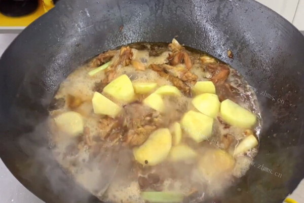 肉质鲜嫩的炒珍珠鸡第五步