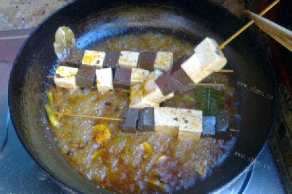 猪血煮豆腐，健康又美味的一道菜第七步