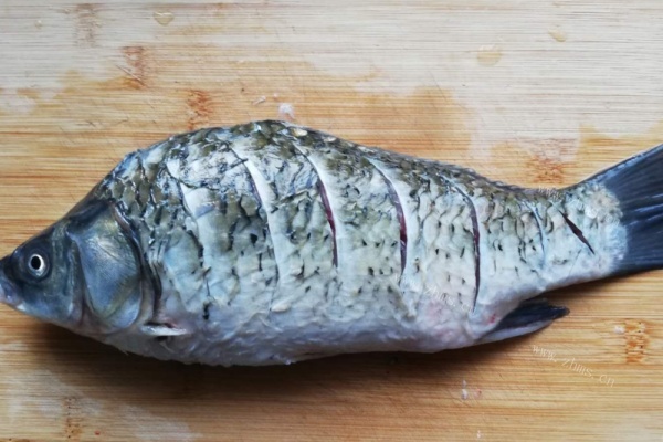 农家炖鱼，带你品尝家的味道第二步