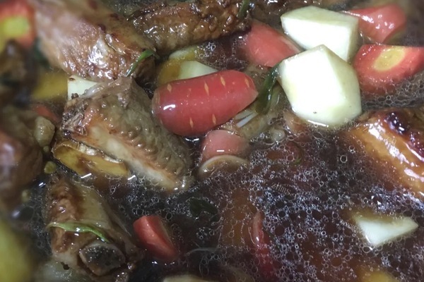 懒人料理土豆排骨焖饭第六步