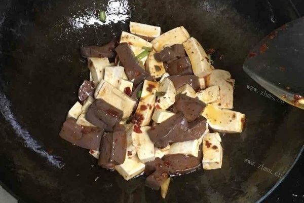 红白相间的鸭血豆腐，美味又下饭第六步