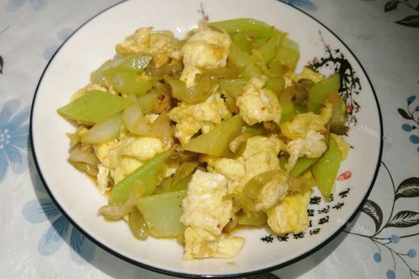 素食家常菜——芹菜榨菜炒鸡蛋第九步