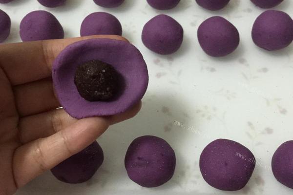 在家也能做的手工美食紫薯汤圆第五步