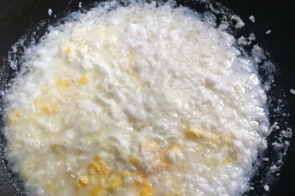 晶莹剔透，香甜可口的米酒煮鸡蛋第六步
