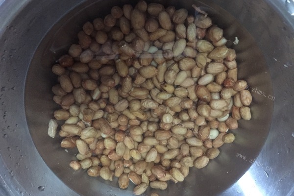 软烂脱骨的猪蹄炖花生第四步