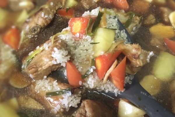 懒人料理土豆排骨焖饭第八步