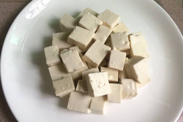 皮蛋拌豆腐，黑白相间才是人间美味第六步