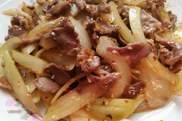 孜然洋葱炒鸡胗，家常的一道快手小炒第九步
