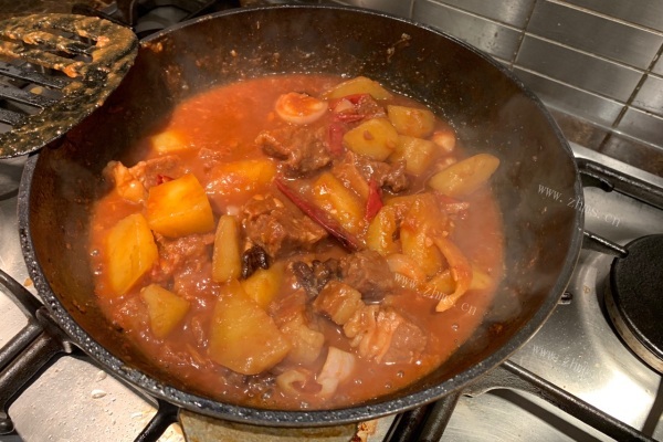 番茄土豆炖牛肉，配上一碗米饭绝了第八步
