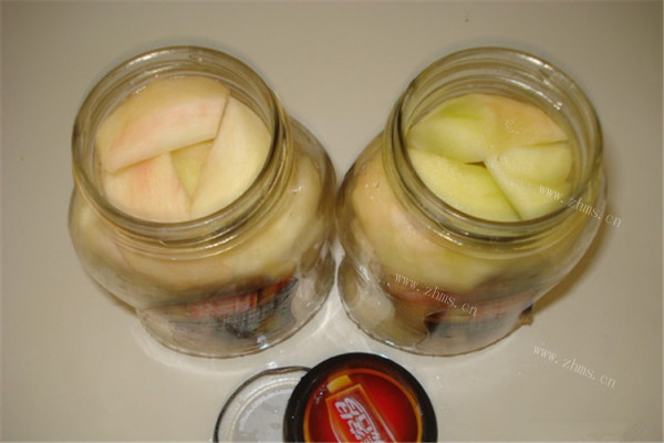 桃子罐头，将美味定格在装满冰糖水的瓶子中，让美味从此与你相伴第四步