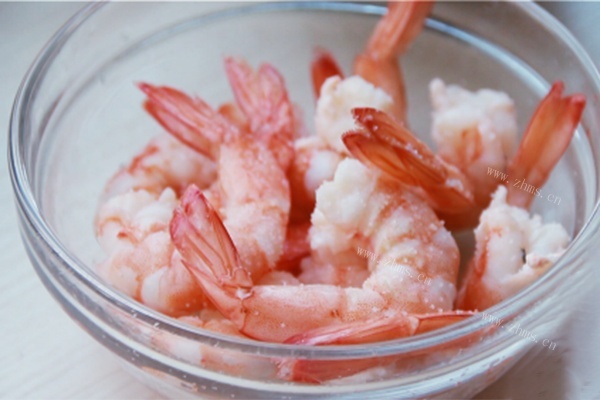 网红菜单中的特色小吃——黄金凤尾虾第三步