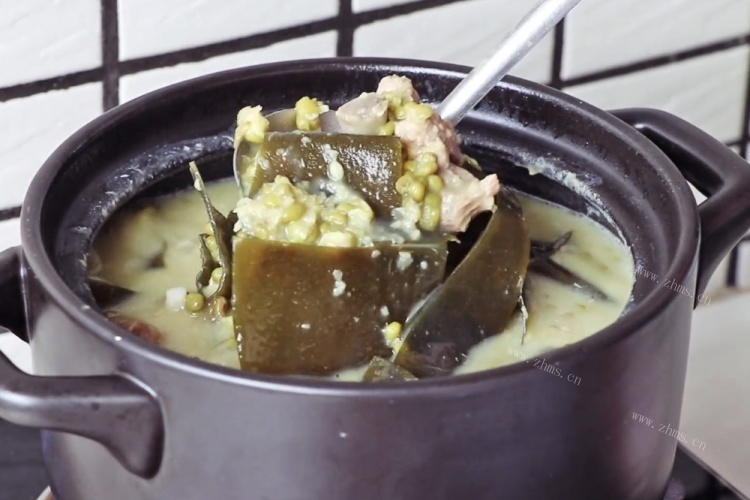 韩国人坐月子才吃的海带，我却这样做：海带绿豆排骨汤