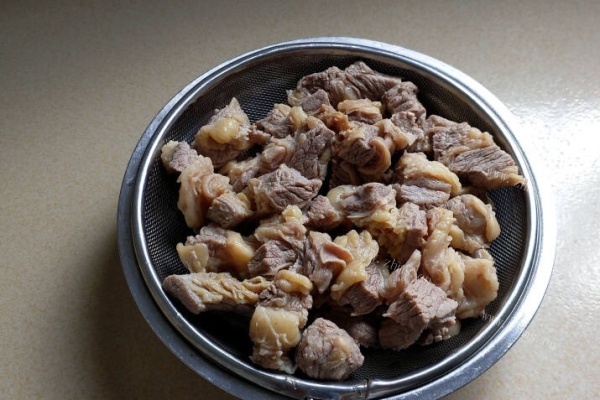 家常美食红烧牛腩，吃了忘不了第四步