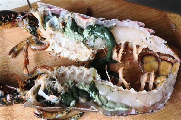 快手家庭宴会海鲜：清蒸大龙虾第三步