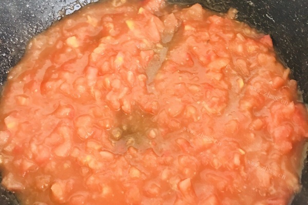 家常牛肉炖柿子配上米饭，绝对让你吃了这碗想那碗第五步