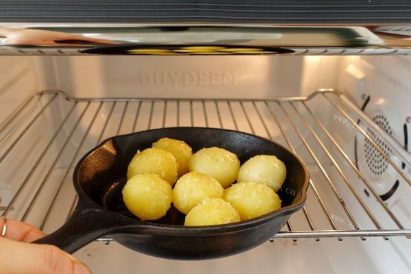 焦香酥脆的烤土豆第五步