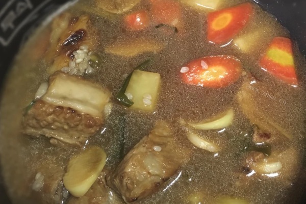 懒人料理土豆排骨焖饭第九步