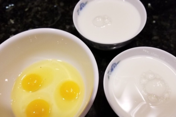 牛奶炖蛋第一步
