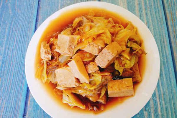 方便实惠的白菜炖冻豆腐第九步