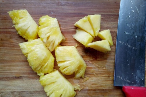 菠萝饭好看又美味，在家做简单又营养第三步