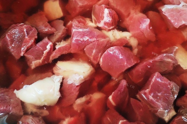 土豆牛腩西红柿，牛腩最美妙的吃法第一步