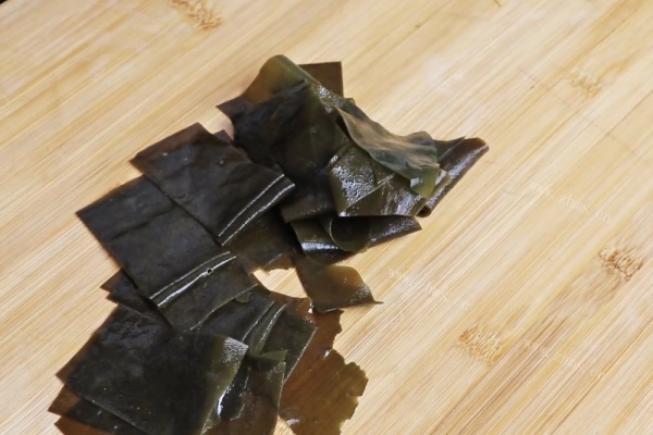 韩国人坐月子才吃的海带，我却这样做：海带绿豆排骨汤第七步