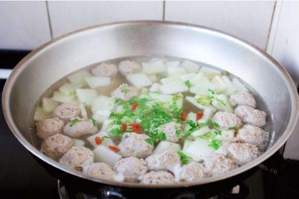 冬瓜羊肉丸子汤，适合在秋天食用的补汤第十一步