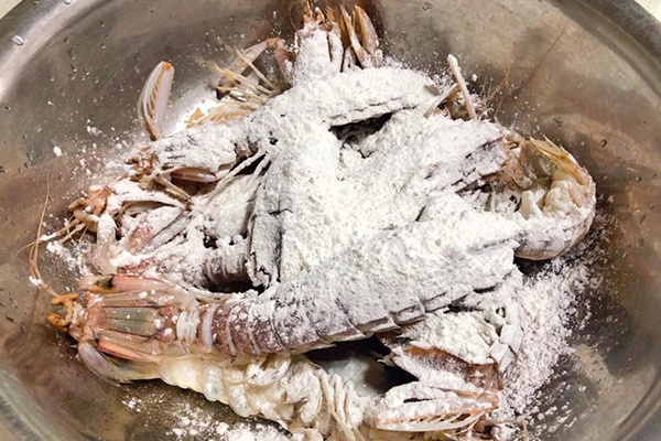 椒盐皮皮虾（虾爬子）才是最好吃的皮皮虾做法，皮皮虾我们走~第三步