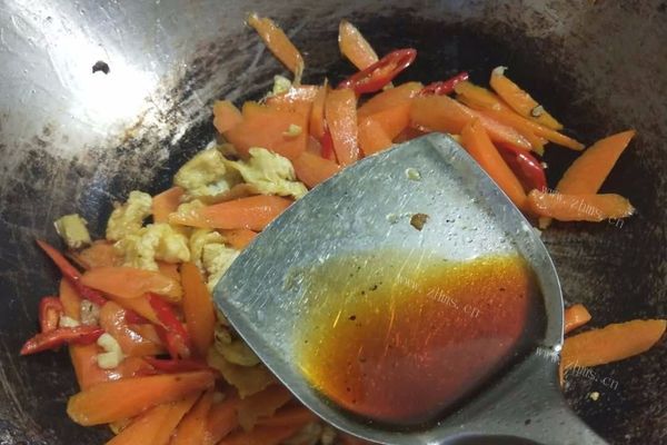 红萝卜炒鸡蛋，带你品味家的味道第十步