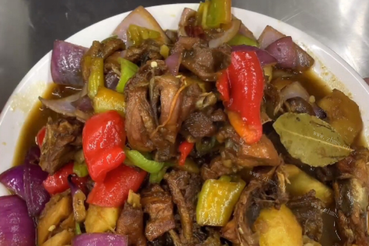 肉质鲜嫩的炒珍珠鸡