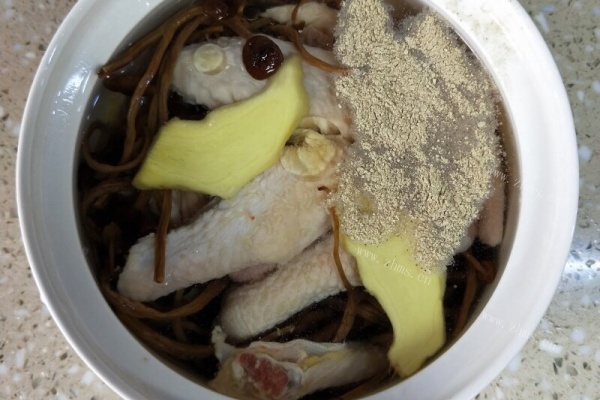 最好喝的汤——茶树菇鸡汤第五步