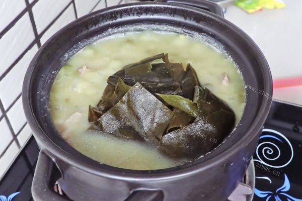 韩国人坐月子才吃的海带，我却这样做：海带绿豆排骨汤第八步