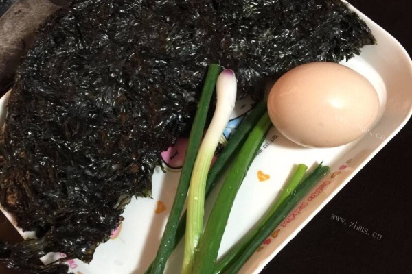 家常菜谱一定不能缺少的紫菜鸡蛋汤第一步