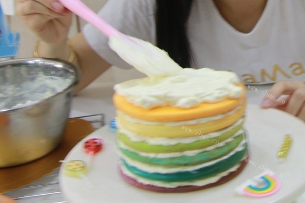 好吃耐看的高颜值彩虹蛋糕第十二步