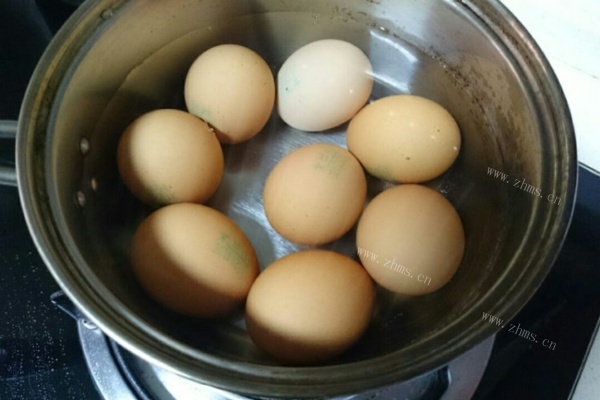 美味可口的乡巴佬卤蛋，自己在家就可以做第一步