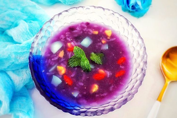 营养又美味的紫薯稀饭，色彩艳丽，制作简单