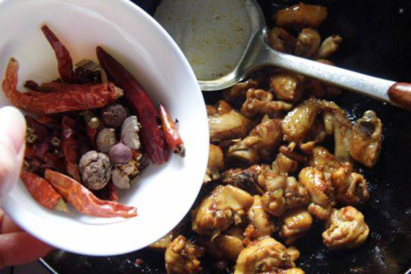 新疆菜中的“大哥”——大盘鸡第七步