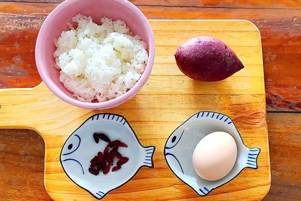 营养又美味的紫薯稀饭，色彩艳丽，制作简单第一步
