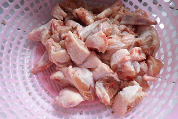 新疆菜中的“大哥”——大盘鸡第一步