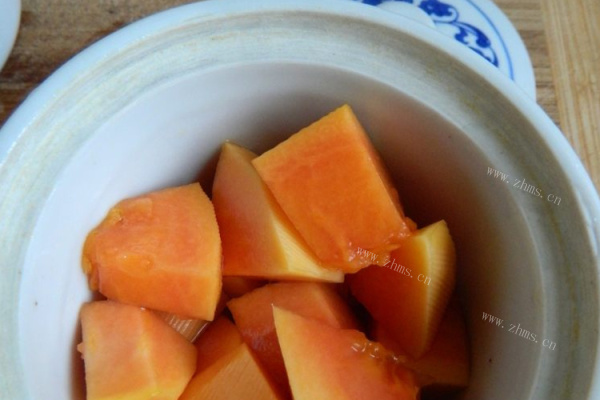 超级经典的广东糖水之木瓜炖奶第四步