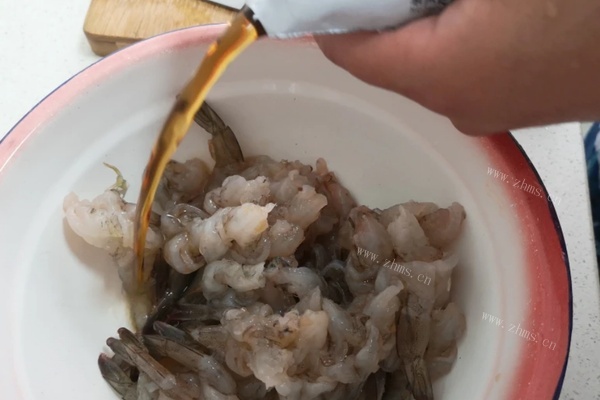 黄金蝴蝶虾，有盐有味，鲜香酥脆第四步