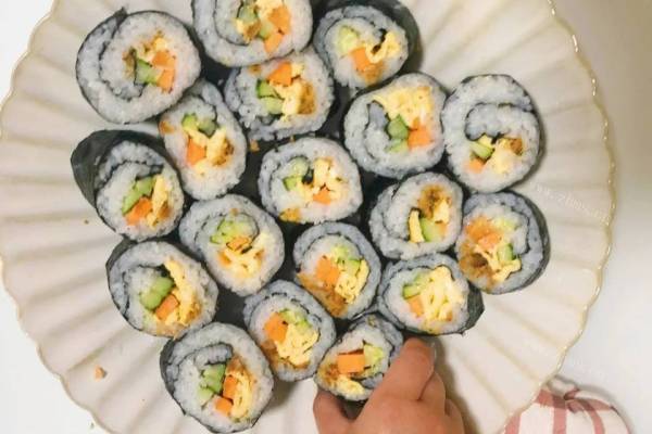 自制寿司带你领略异国风情第八步
