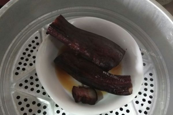 传统湖南菜——腊味合蒸的家庭制作方法~第三步