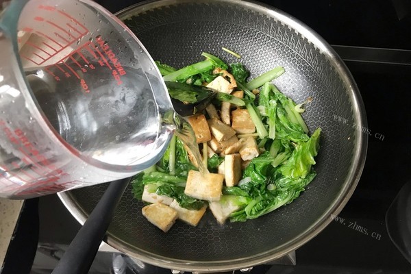 小白菜炖豆腐，简单又不失美味第九步