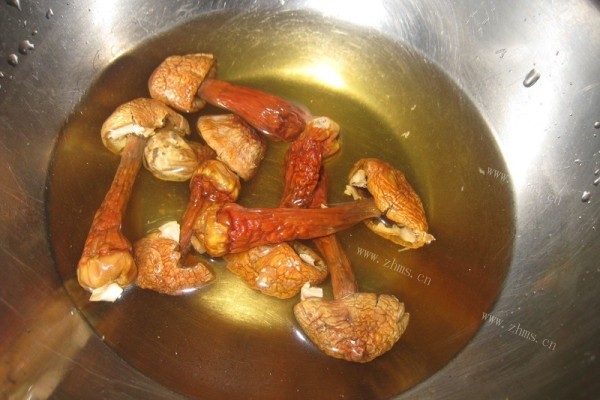 信阳炖菜之松耳菌炖鸡，美味又养生第一步