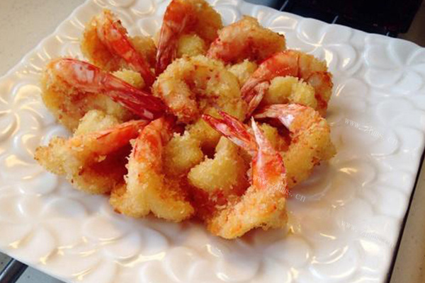 这是一款酥脆鲜嫩的，琵琶大虾第九步