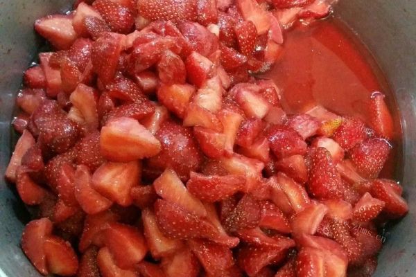 自制草莓酱，酸酸甜甜好滋味第五步
