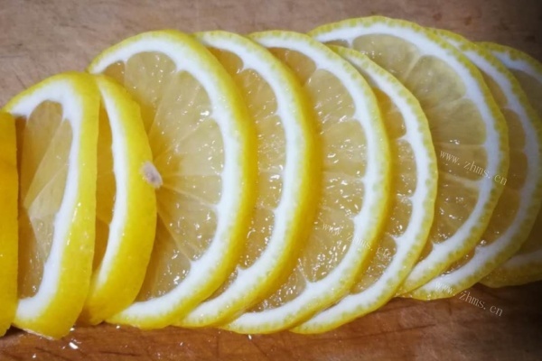 蜂蜜柠檬水，清爽一夏的美味第三步