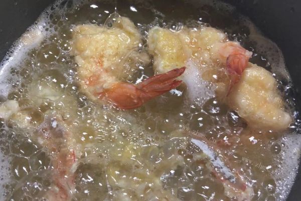 黄金蝴蝶虾，有盐有味，鲜香酥脆第八步